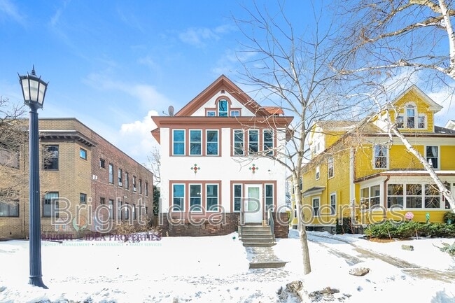 Building Photo - 2104 Emerson Ave S