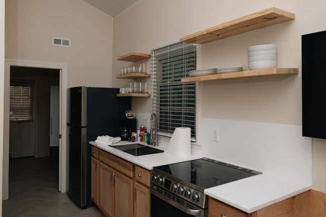 Building Photo - 1585 Secessionville Rd