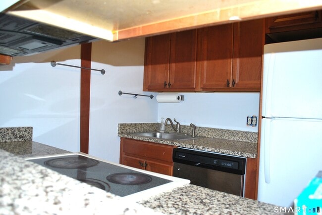 Photo - 87 Glenbrook Rd Unit 7G