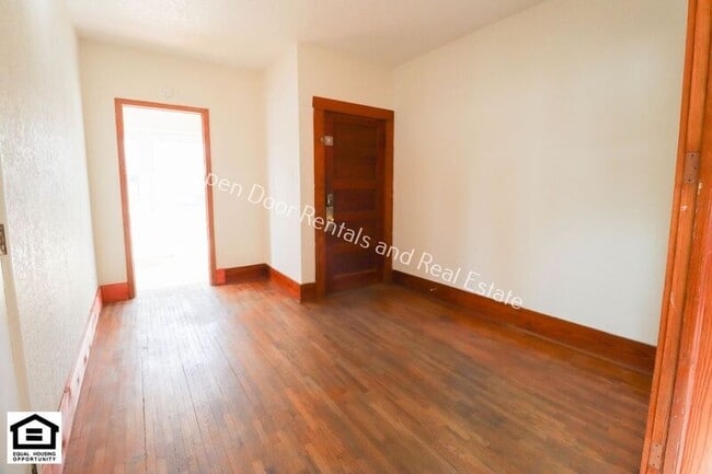 Photo - 607 W Monroe St House