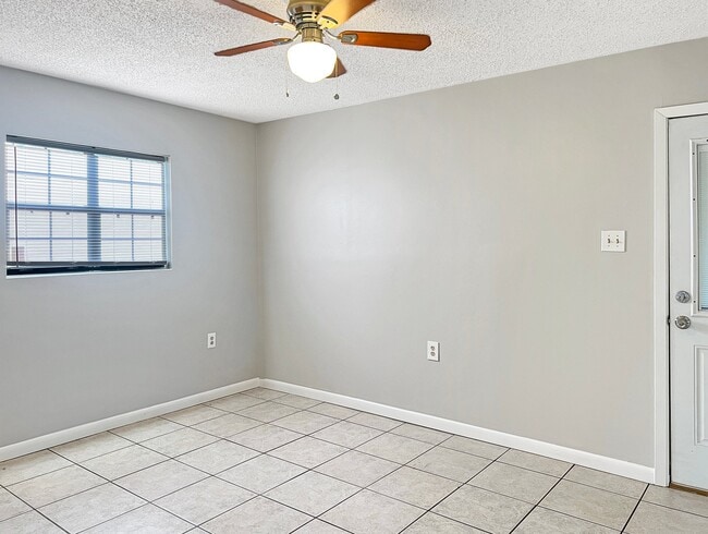 Photo - 1101 Isbell St