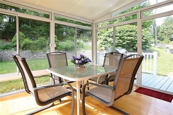 Photo - 1593 Centre St