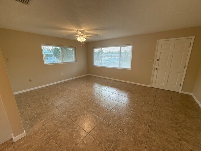 Photo - 41 S Monroe St