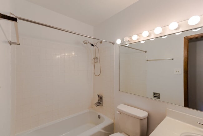 Photo - 1255 W Belden Ave Unit 2B