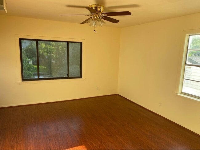 Photo - 6406 Schiller St