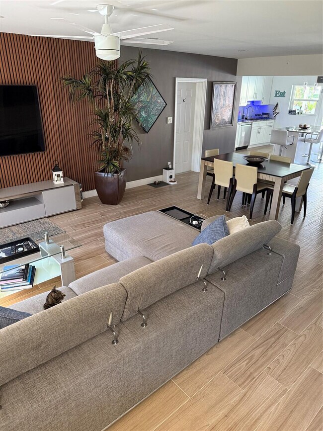 Photo - 1637 SE 1st St Unit 0