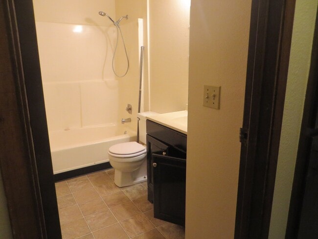 Photo - 11020 122nd St E Unit 2