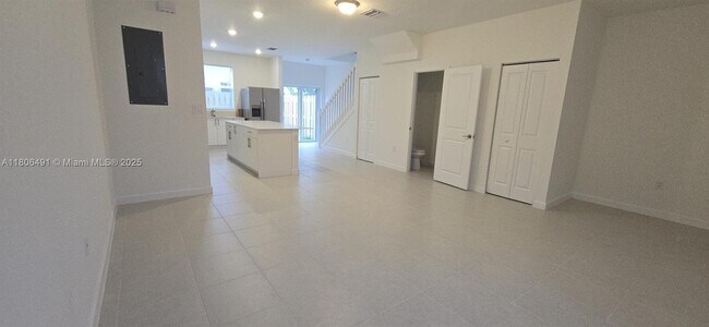 Photo - 102 NW 11th Ct