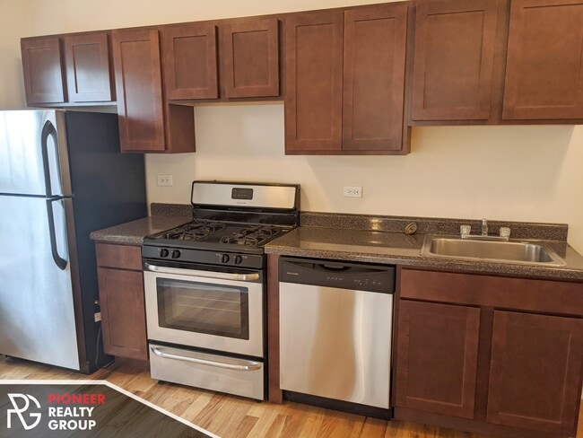 Building Photo - 957 W Cornelia Ave Unit 957-1A Rental