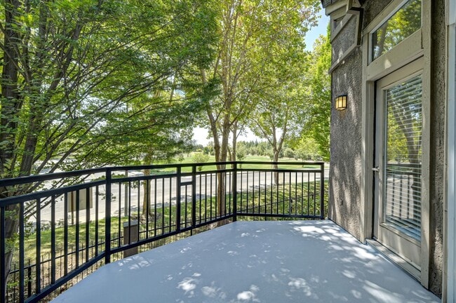 Larkspur Woods Apartment Homes