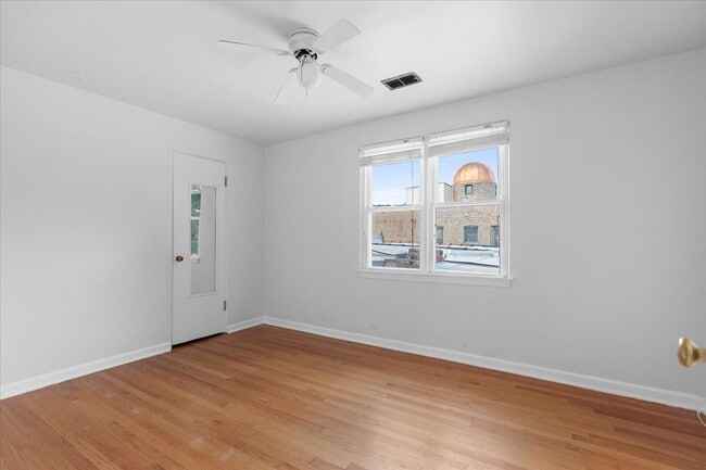 Building Photo - 1456 W Irving Park Rd Unit 2