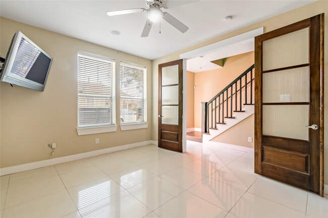 Photo - 3419 Gillespie St