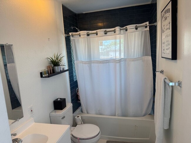 Photo - 1917 W Fig St