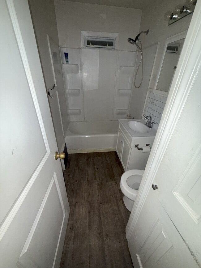 Building Photo - 742 Colonial Dr Rental