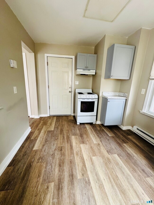 Photo - 124 Meriden Rd