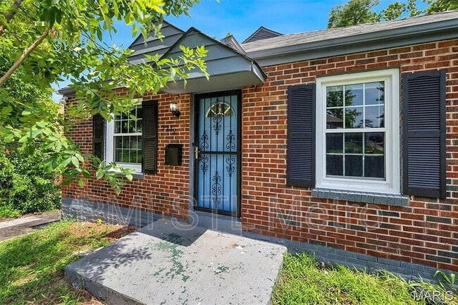 Photo - 5212 Fletcher St