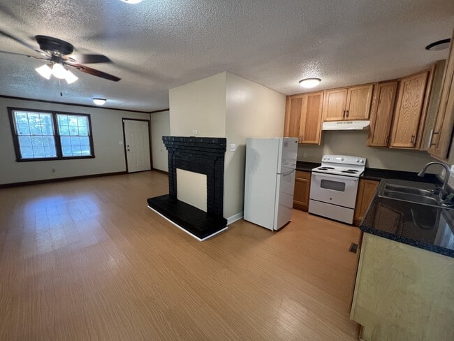 Photo - 1912 Heyward Brockington Rd