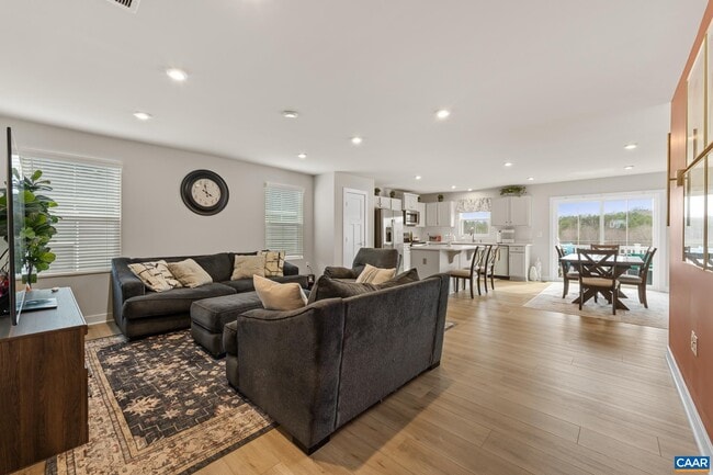 Photo - 34 GUNNISON Dr