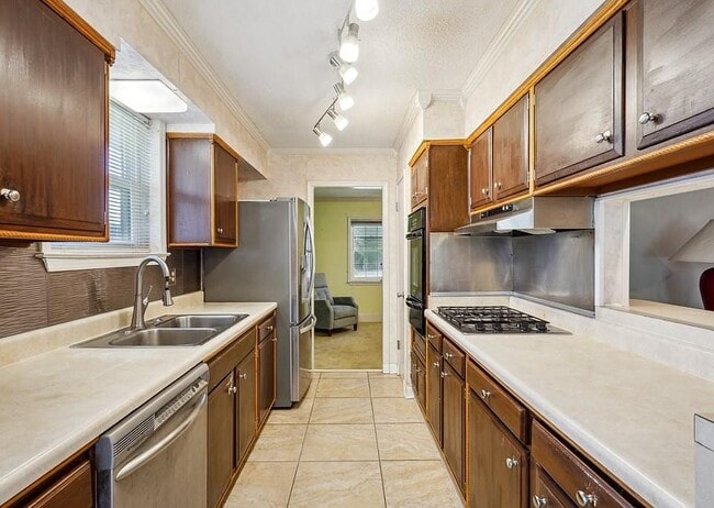 Photo - 1400 Velma St
