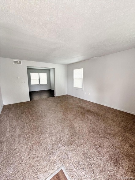 Photo - 539 Kitchener St
