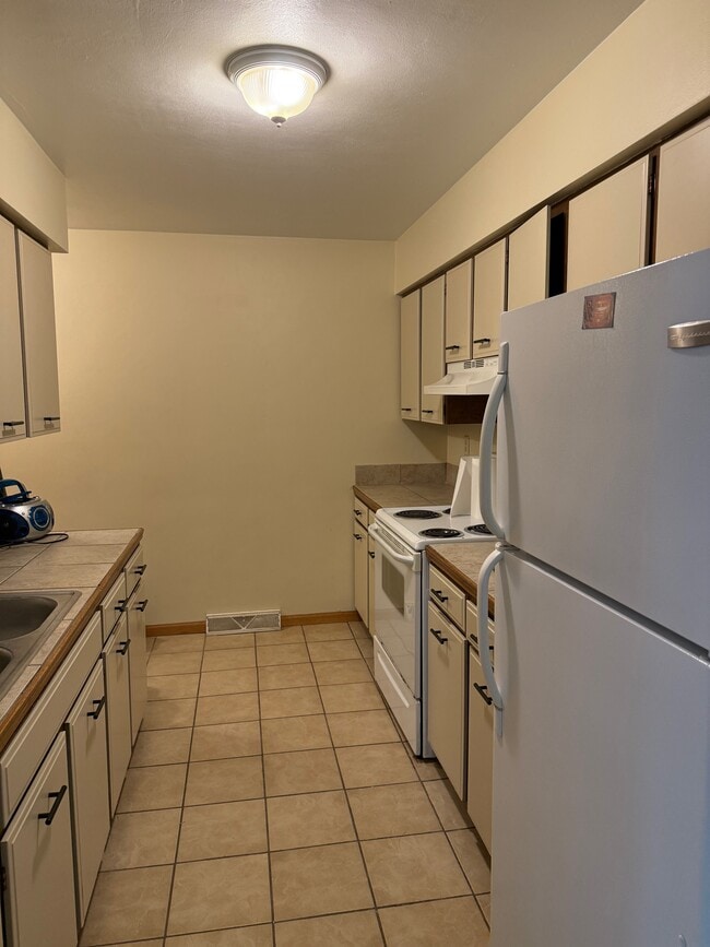 Photo - 2749 W 8th St