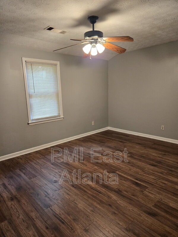 Photo - 804 Navajo Ct SE