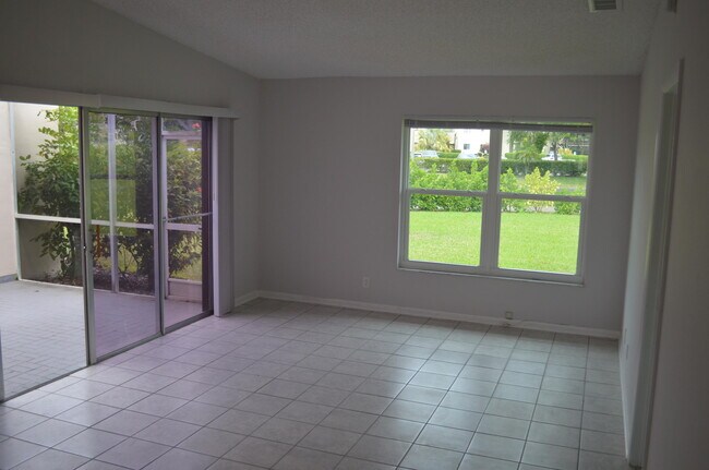 Photo - 5332 Viburnum Cir