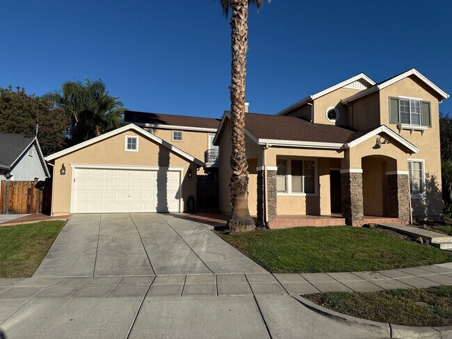 Photo - 5 bedrooms located in Redbridge Gated Community!