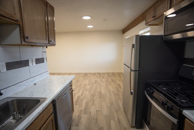 Photo - 5855 S View Rd