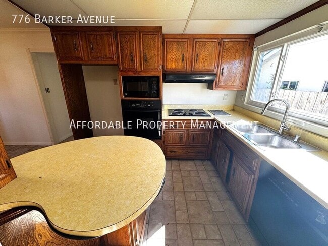 Photo - 776 Barker Ave
