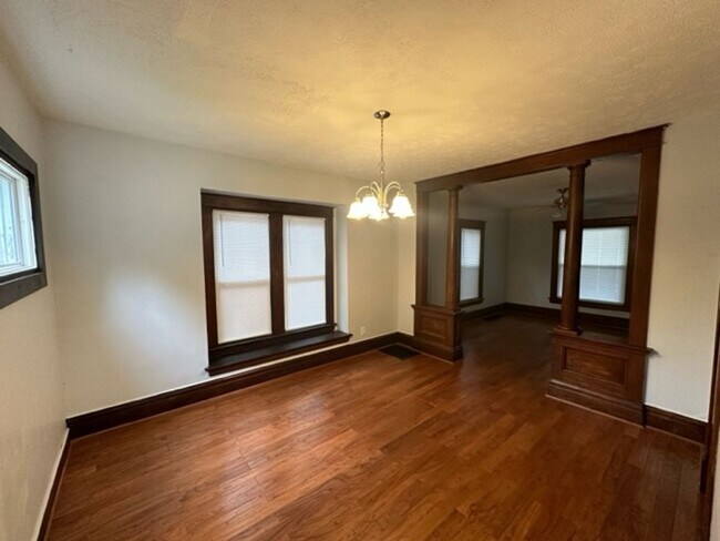 Photo - 1217 March St