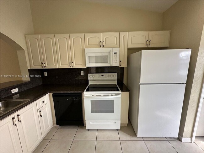 Photo - 2921 SE 12th Rd Unit 203-56