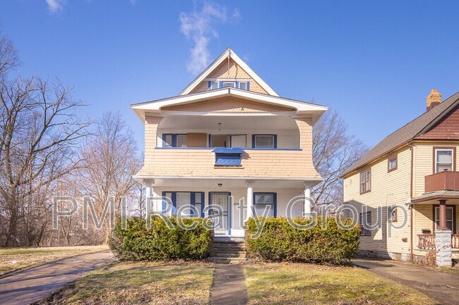 Building Photo - 2936 E 128th St Unit Downstairs