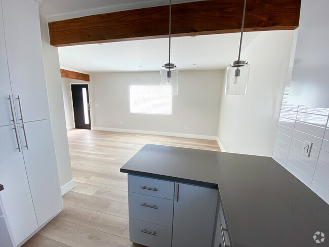 Building Photo - 14859 Chatsworth Dr Rental
