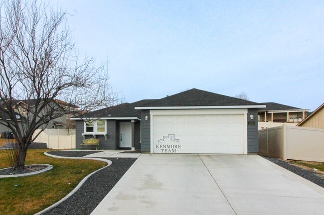Building Photo - 6101 Turf Paradise Dr