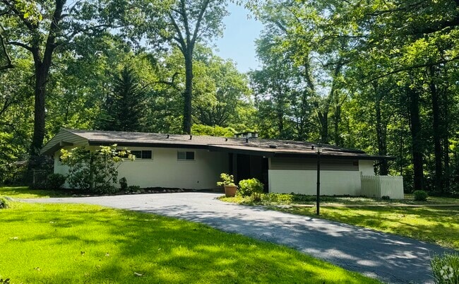 Building Photo - 203 Hathaway Dr Rental