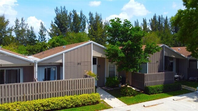 Building Photo - 572 Woodgate Cir Rental