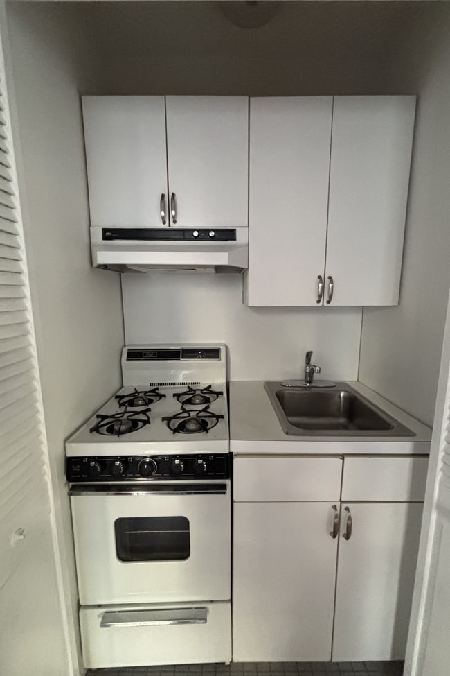 Photo - 140 W 71st St