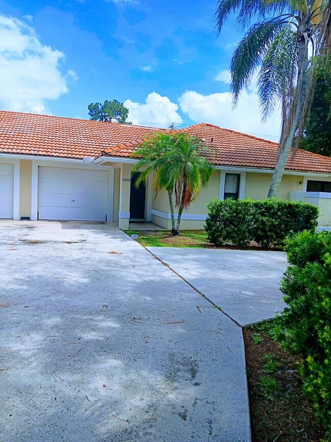 Building Photo - 1050 Staghorn St Rental