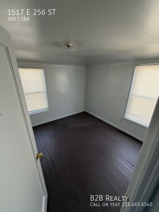 Photo - 1517 E 256th St