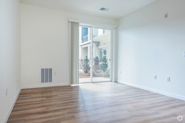 2BR, 2BA - 941SF - Living Room