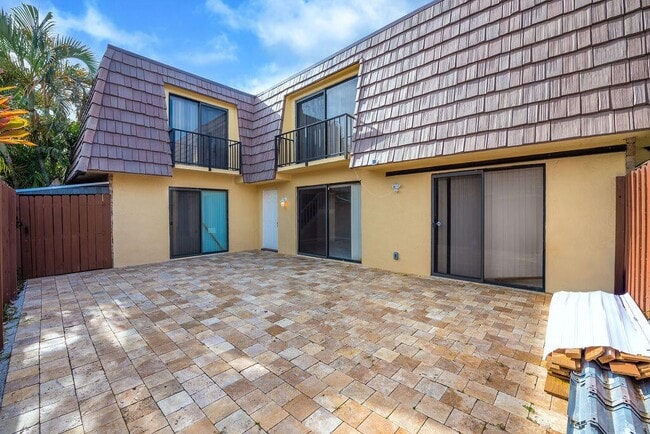 Photo - 941 Springdale Cir