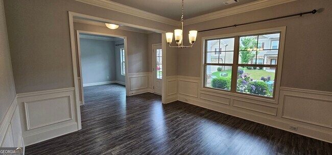 Photo - 352 Newshaw Dr
