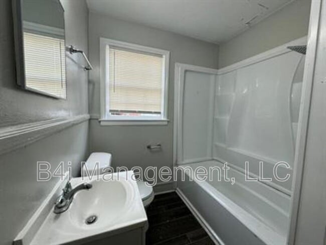 Building Photo - 3039 9th St Rental
