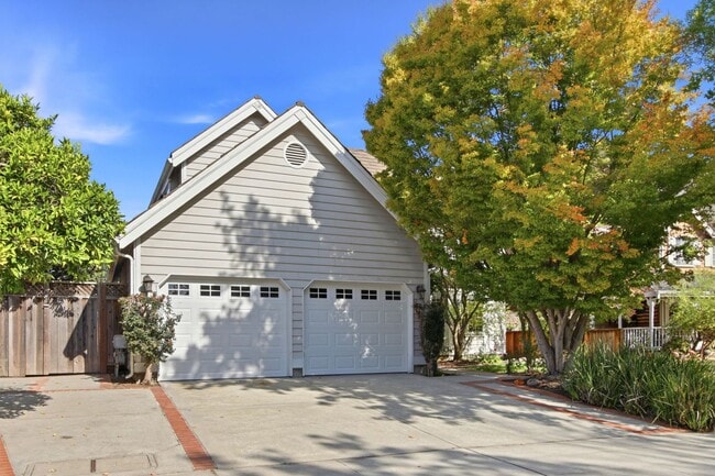 Photo - 749 Glenborough Dr