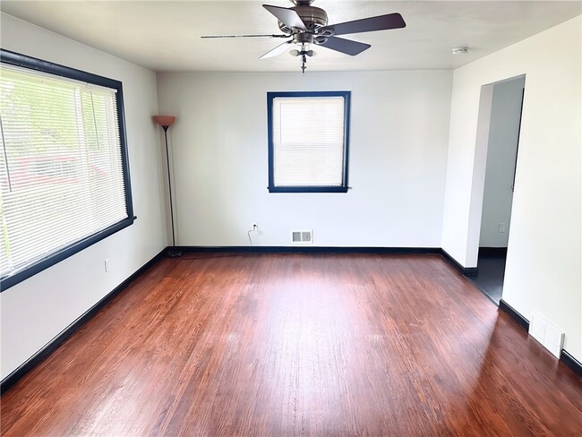 Photo - 115 Burben Way