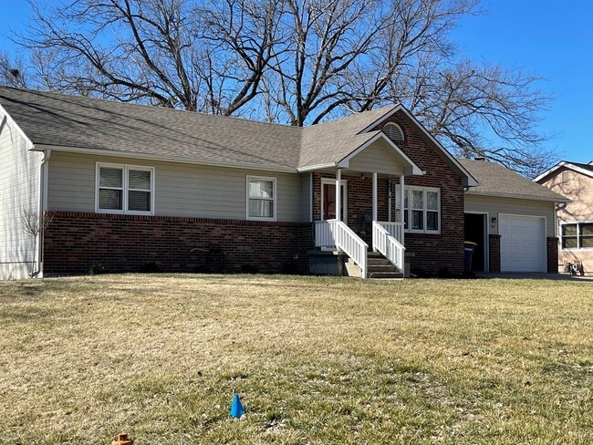 Building Photo - PERFECT LOCATION! Rental