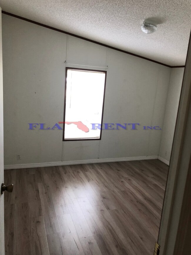 Photo - **3/2 Manufactured home near Boggy Creek Road/Taft** Unit m9663c