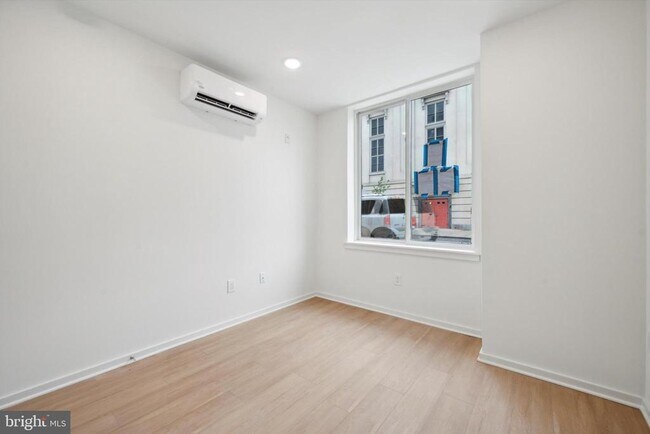 Photo - 225 N 12th St