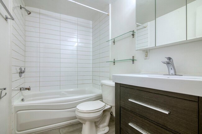 Photo - 2400 Av. Van Horne Unit 102